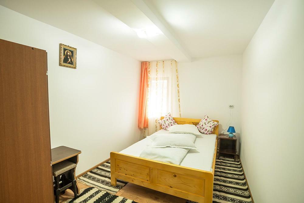 Casa Ionescu Hotel Sadova  Bagian luar foto